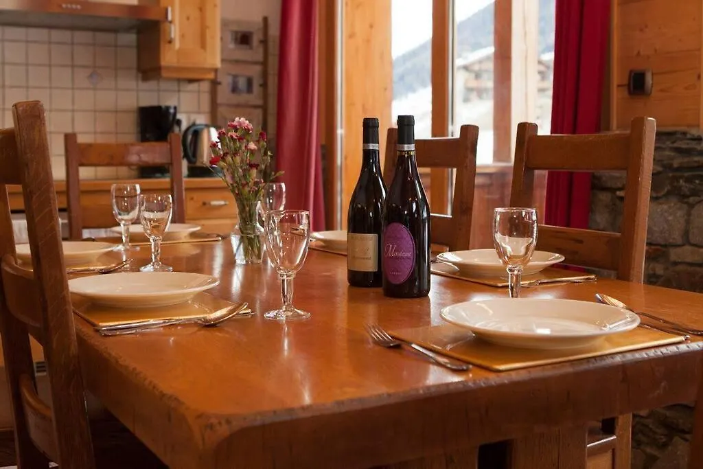 L'Aiglon - Spacious 2-Bedroom Apartment With Log Fire Sainte-Foy-Tarentaise