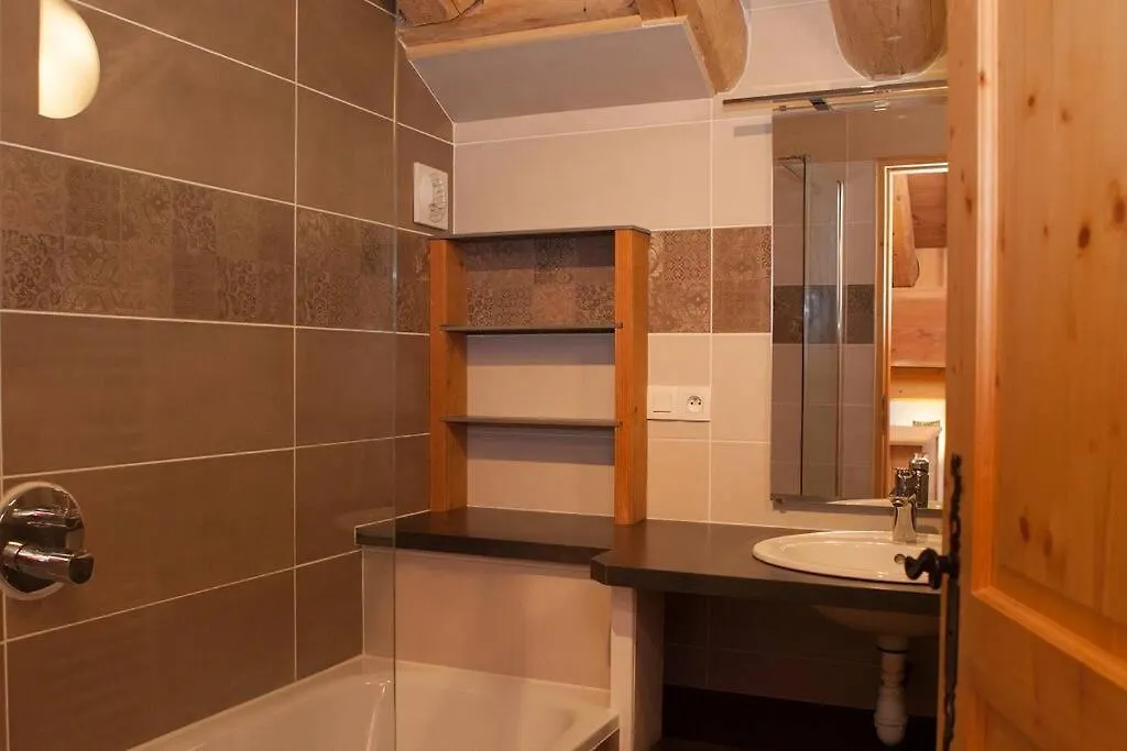 סנט-פואה-טארונטז L'Aiglon - Spacious 2-Bedroom Apartment With Log Fire
